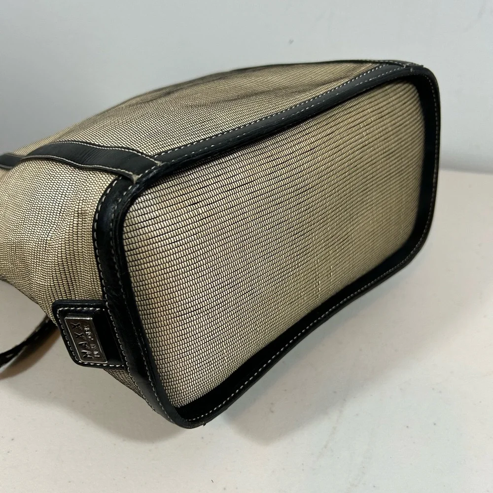 Maxx New York shoulder bag red interior